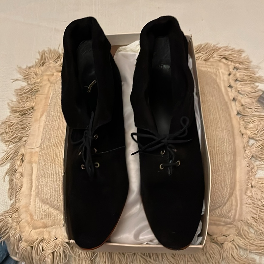 Women’s Vintage Lace-Up Ankle Boots